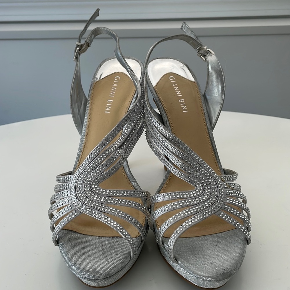 Sz 9.5 Gianni Bini Silver Strappy Sandals